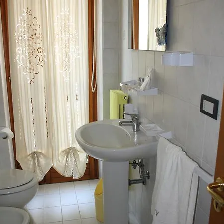 La Maison De Gina فندق مبيت وإفطار بارونيسي